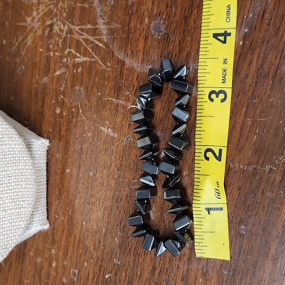$5☃️Hematite Chunky Geometeric Stretchy Bracelet - Picture 4 of 4